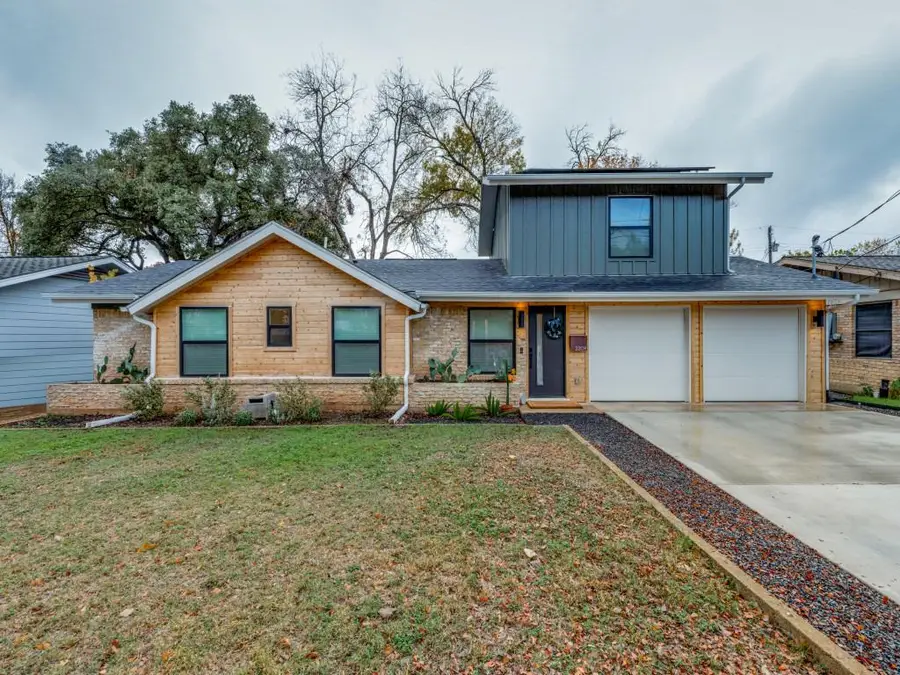 2209 Fair Oaks Dr, Austin, TX 78745 - Image #2