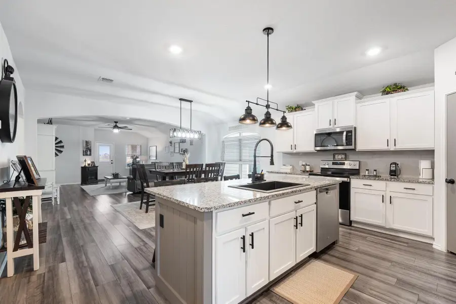 1636 T H Johnson Dr, Taylor, TX 76574 - #3