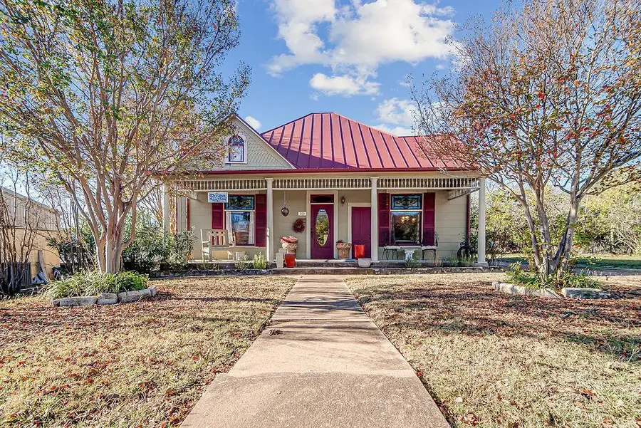 303 W Austin St, Fredericksburg, TX 78624 - Image #2