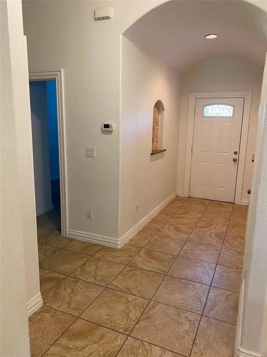 404 Mesa Dr, Del Valle, TX 78617 - #2