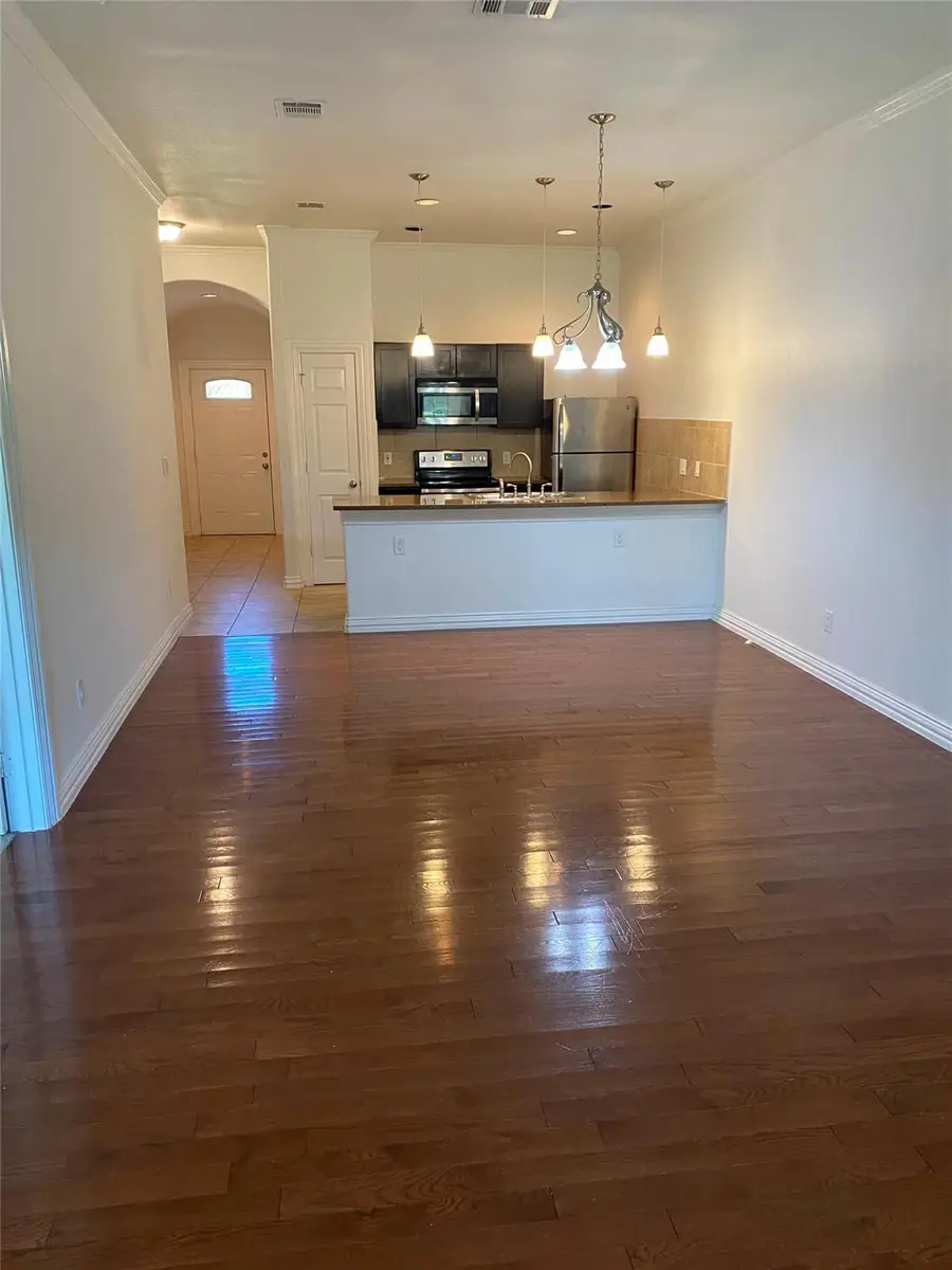 404 Mesa Dr, Del Valle, TX 78617 - #3