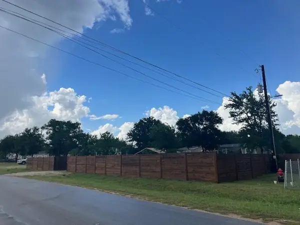 143 La Fortuna Dr, Del Valle, TX 78617