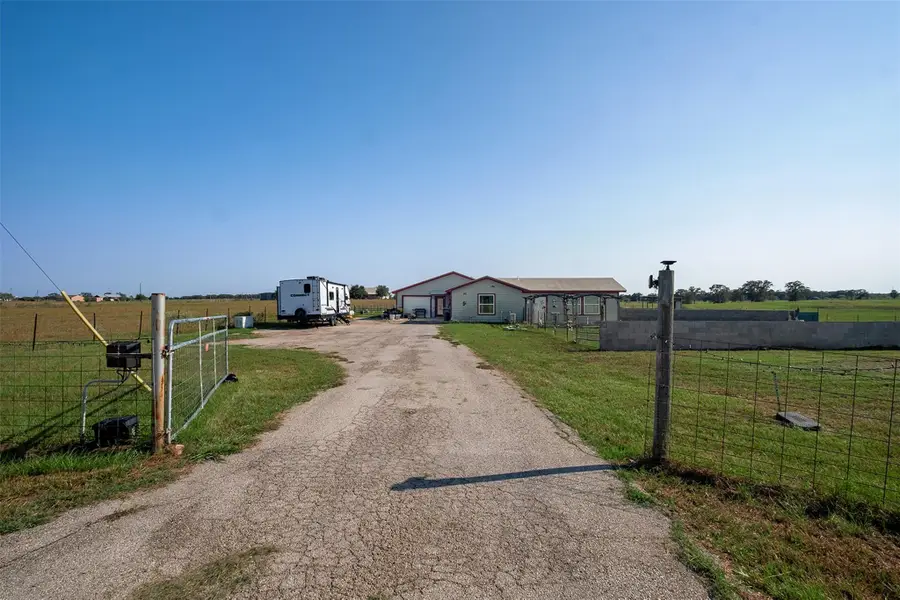 142 Zimmerhanzel Rd, Flatonia, TX 78941 - Image #2