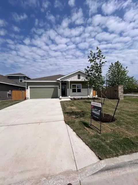 108 Outlaw Dr, Jarrell, TX 76537