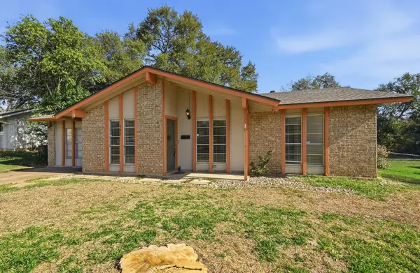 902 Emerald Wood Dr, Austin, TX 78745