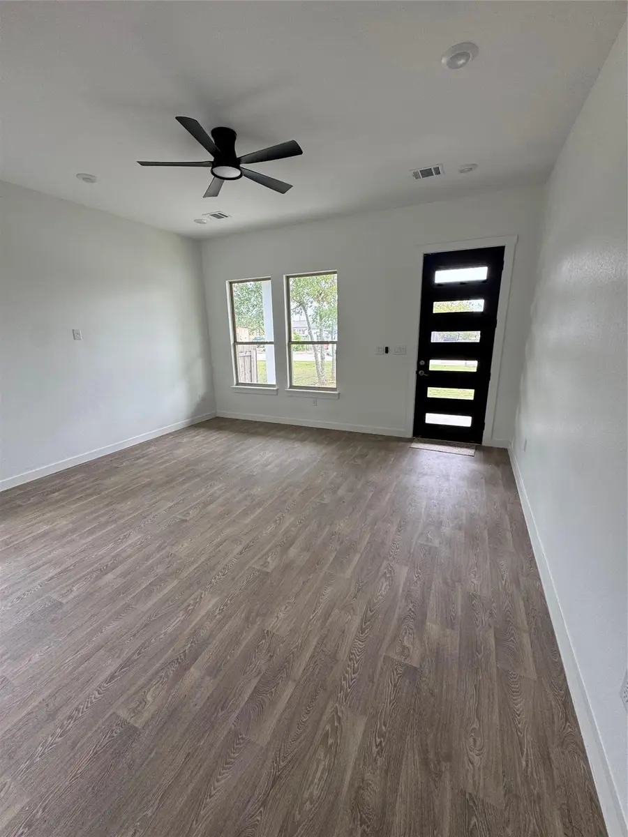 710 Bland St, Taylor, TX 76574 - #2