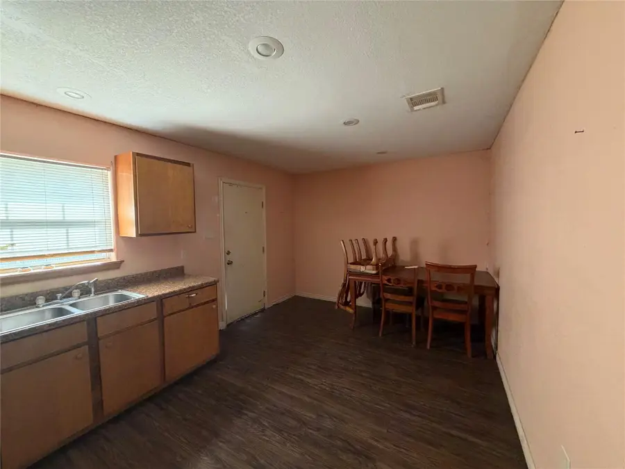 900 Lee Ln, Lockhart, TX 78644 - #2