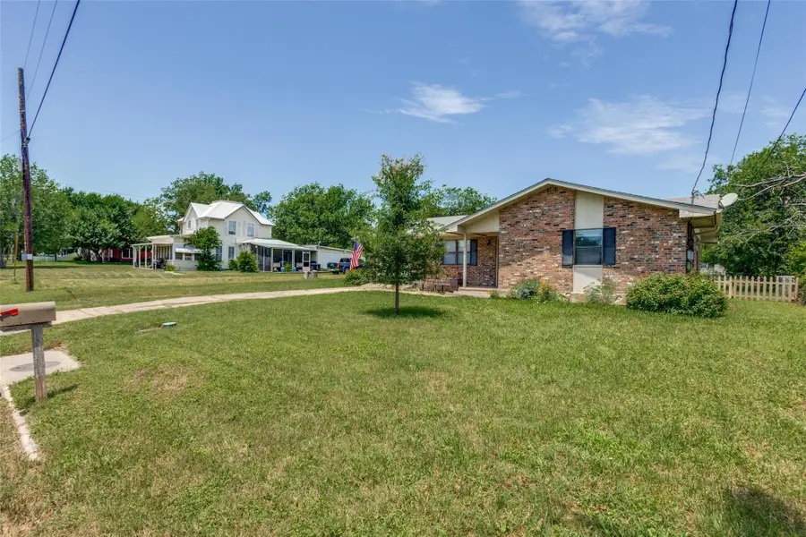 1516 Mclain St, Taylor, TX 76574 - #2