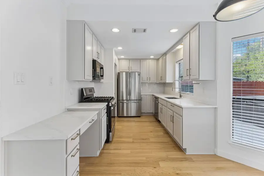 8302 Bradford Edward Cv, Austin, TX 78759 - #3