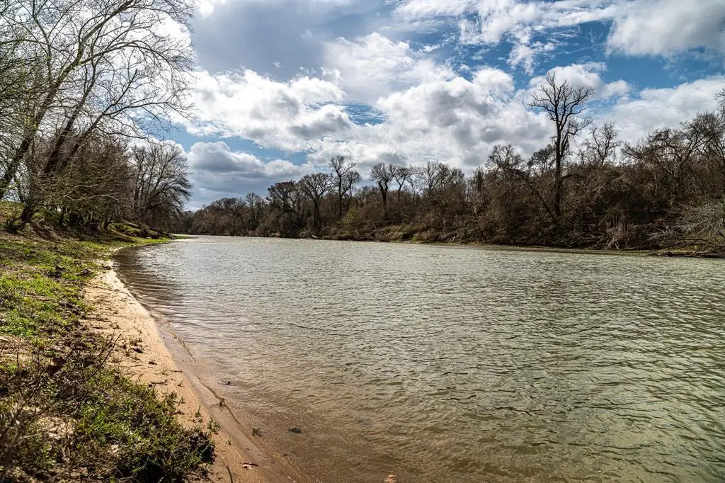 121 Mechelle St, Smithville, TX 78957 - Image #1