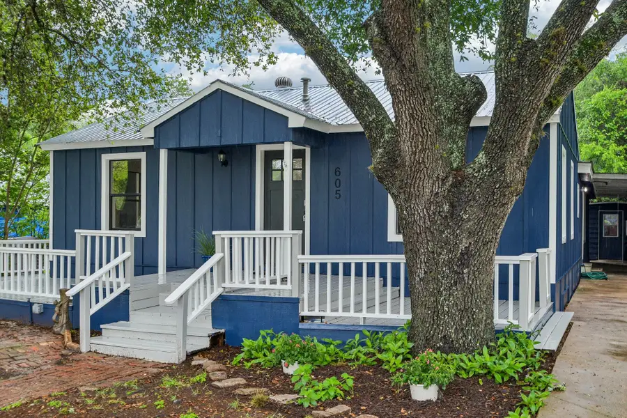 605 Bishop St, Smithville, TX 78957 - #3