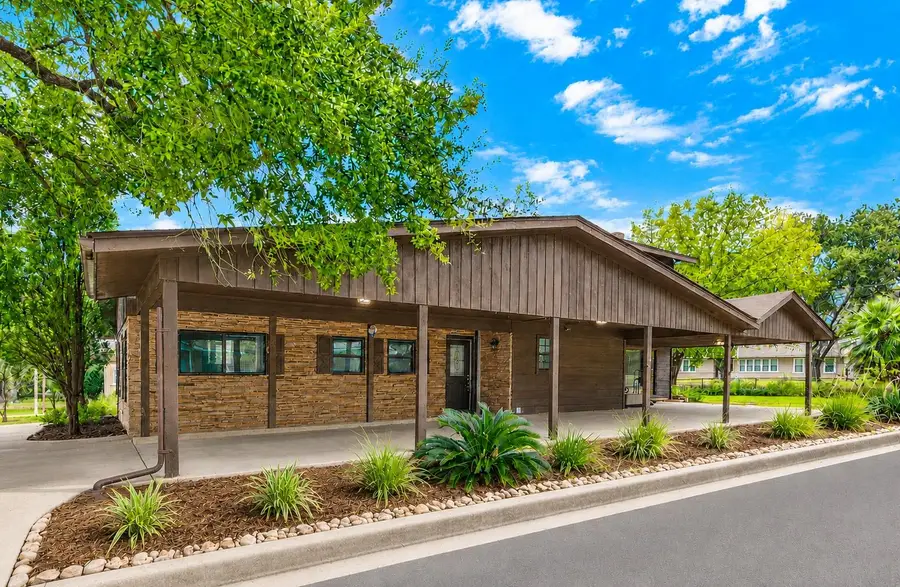 102 Rivercrest St, Luling, TX 78648 - #2