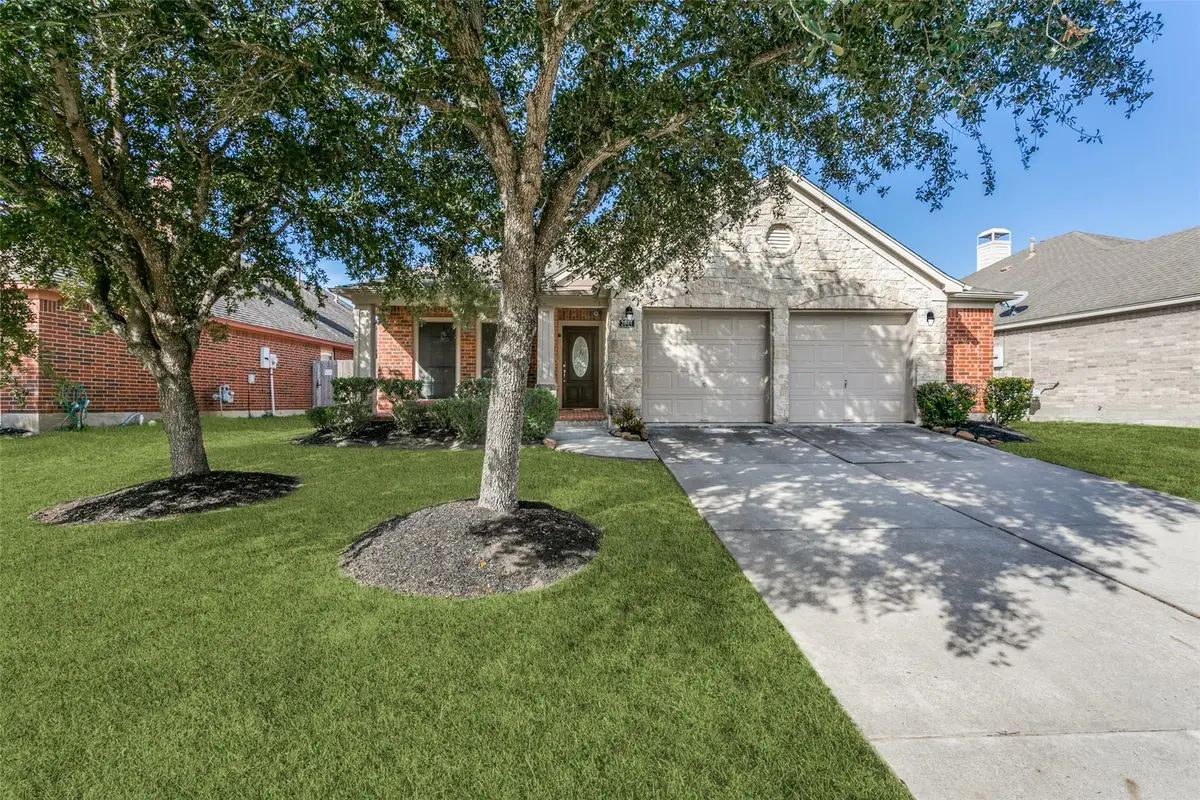 2044 Shore Breeze Dr, Pearland, TX 77584 - Image #1
