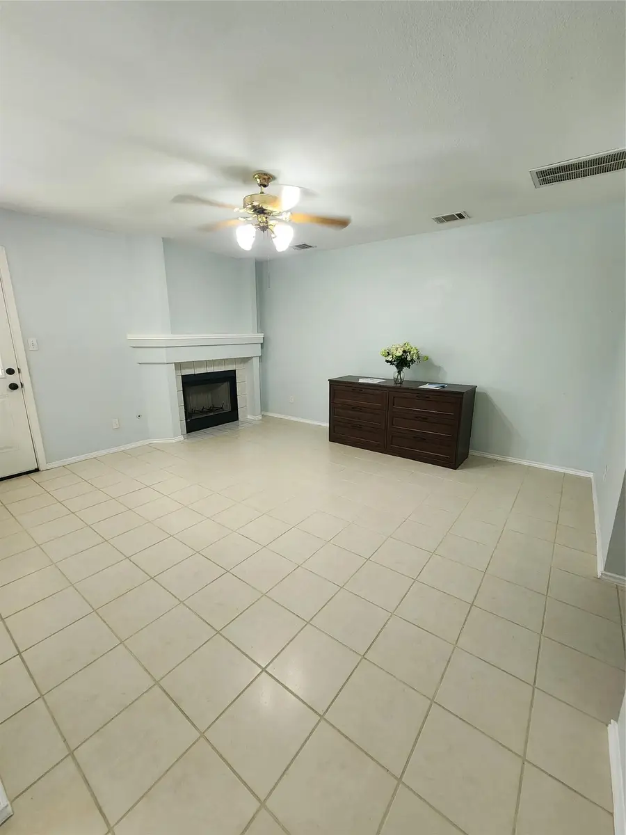 1712 Southwestern Dr, Round Rock, TX 78664 - Image #2