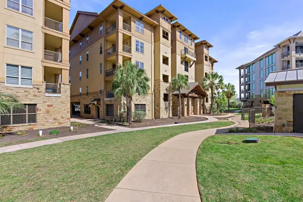 96 Island Dr #36, Horseshoe Bay, TX 78657