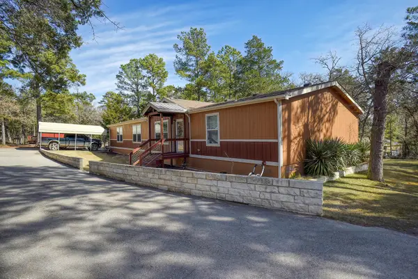 1024 Sand Hills Rd, Red Rock, TX 78662