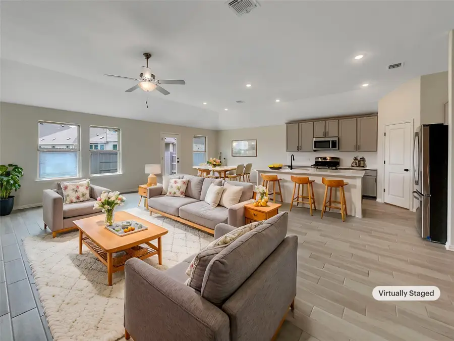 137 Periwinkle Ln, Bastrop, TX 78602 - Image #2