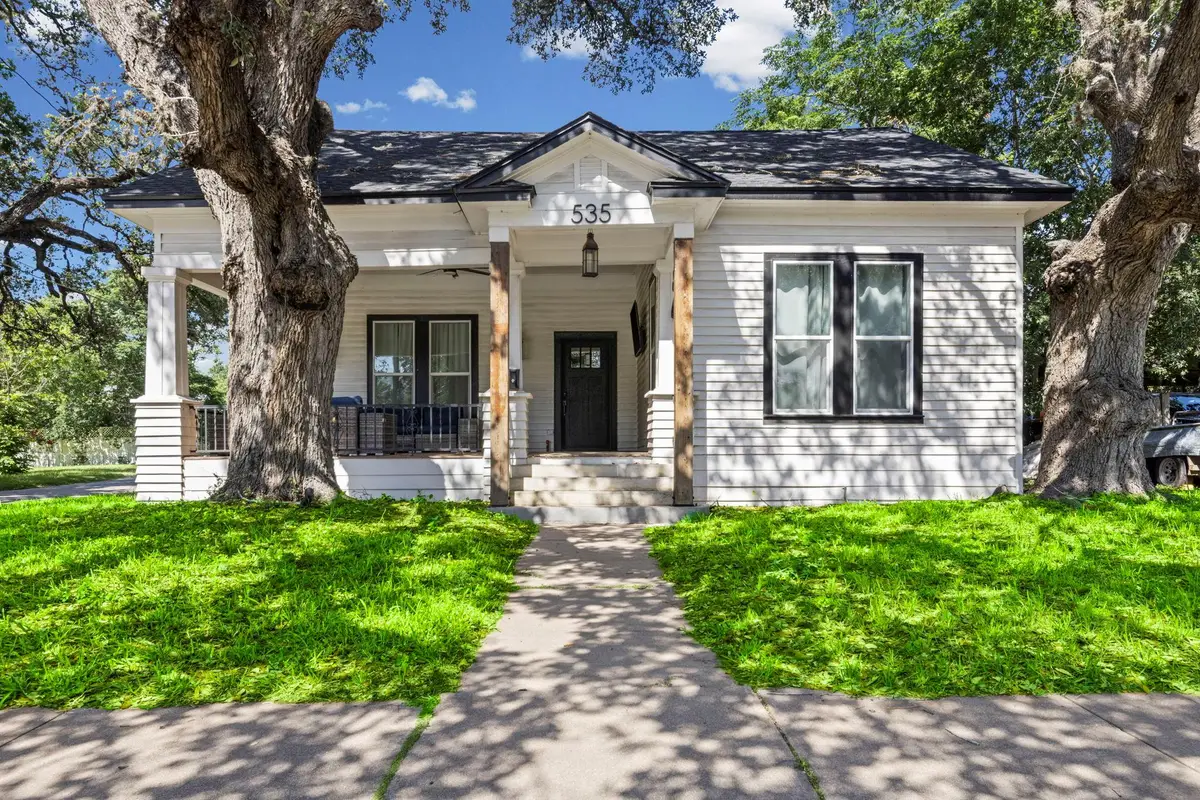 535 S Main St, Lockhart, TX 78644 - #1