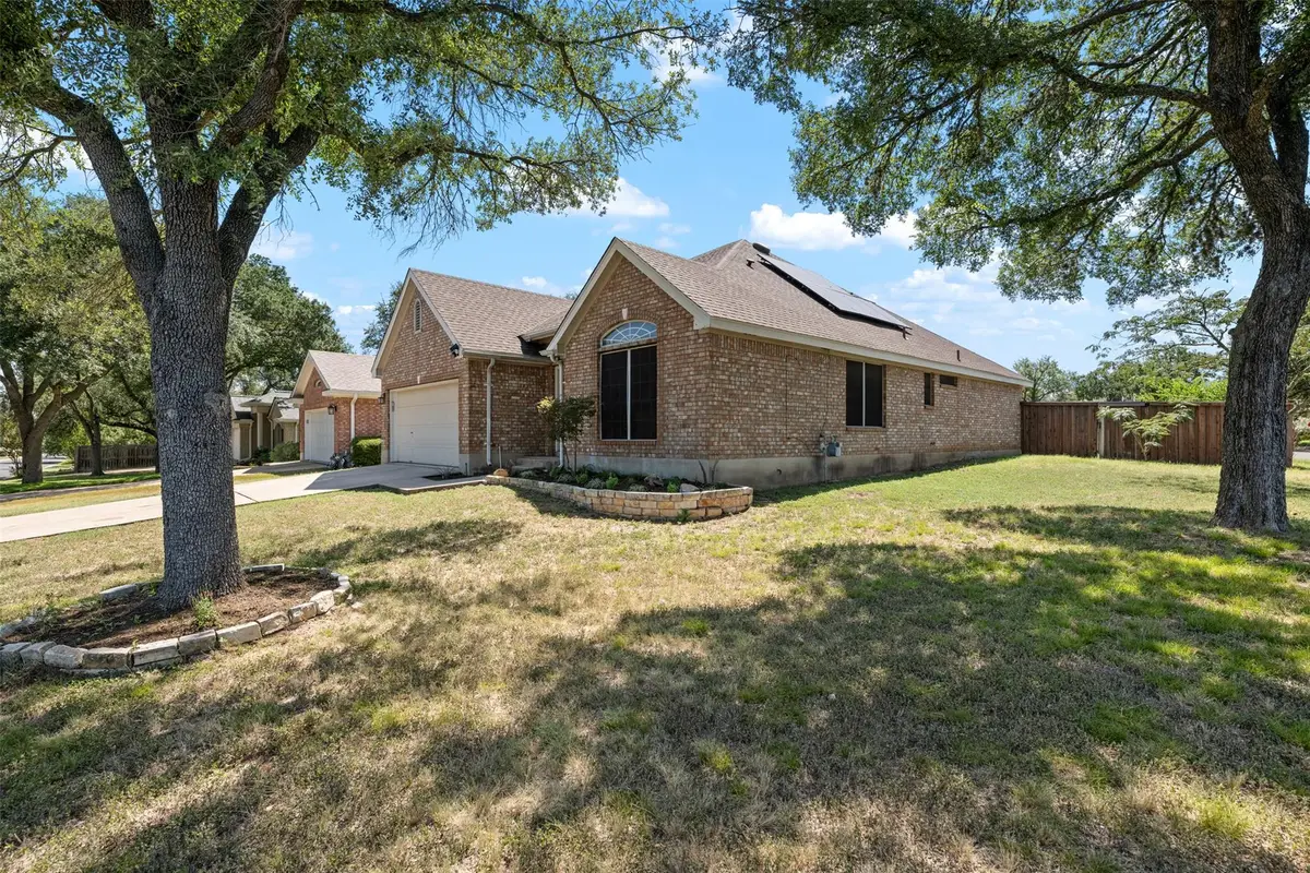 8009 Nairn Dr, Austin, TX 78749 - #1