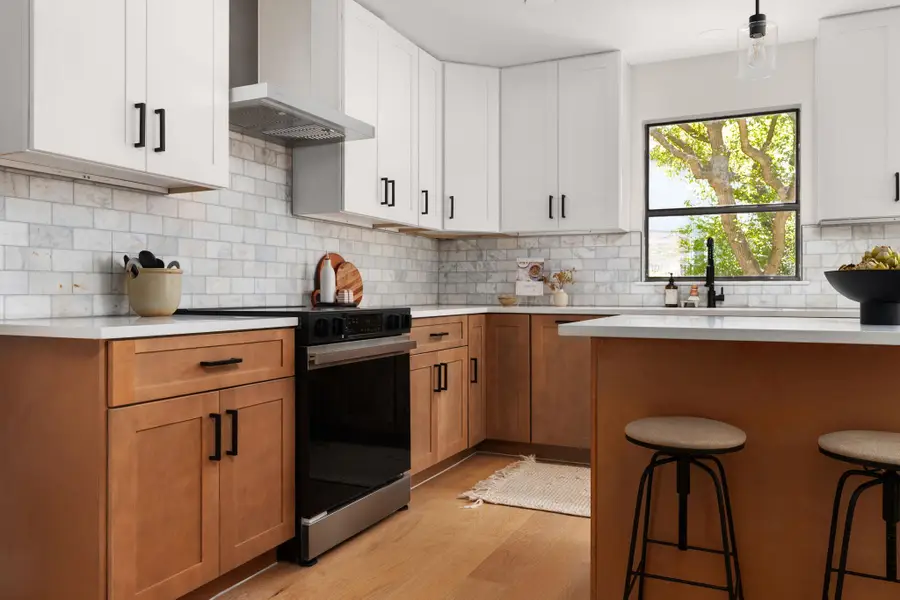 10905 Chateau Hl, Austin, TX 78750 - Image #2