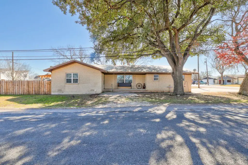 309 W Avenue H Ave, Jarrell, TX 76537 - #1