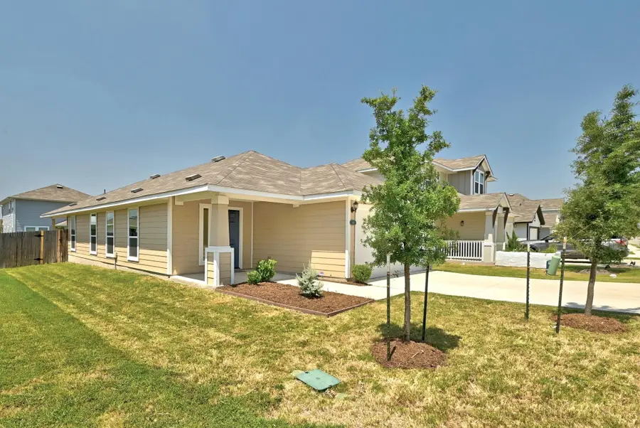 308 Black Opal Dr, Jarrell, TX 76537 - Image #2