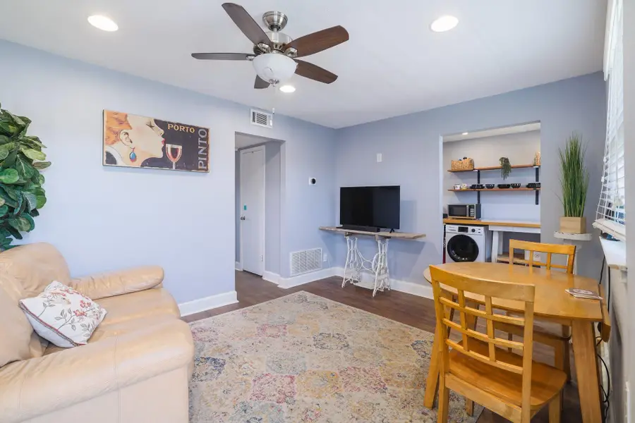 2401 Manor Rd #204, Austin, TX 78722 - Image #3