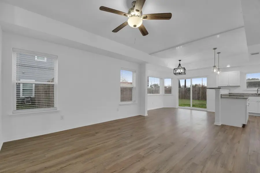 1004 E Fannin St, Luling, TX 78648 - #3