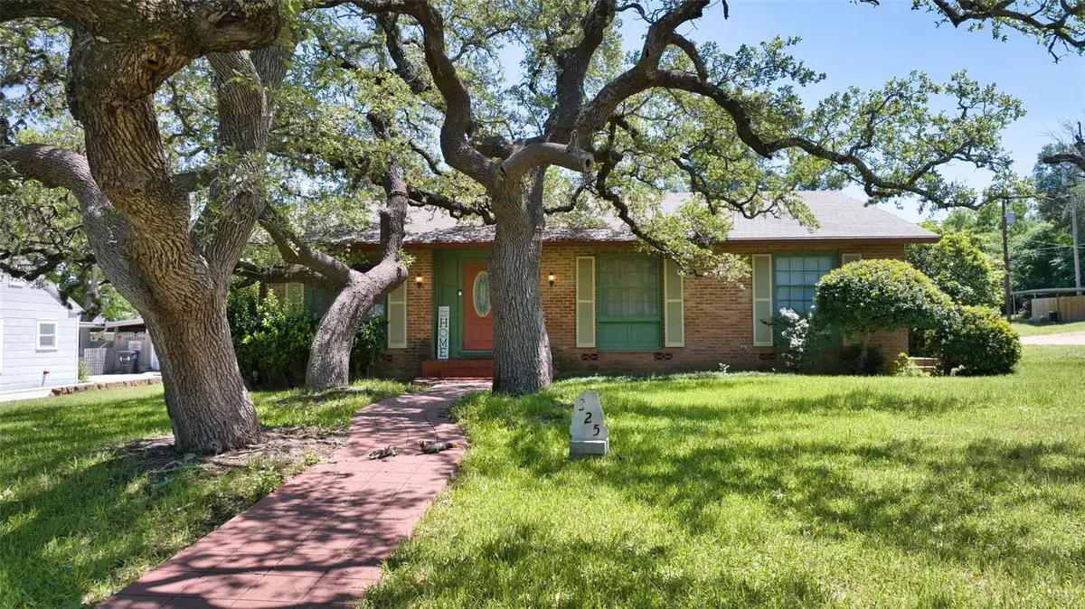 325 E Rainey St, Mason, TX 76856 - #1