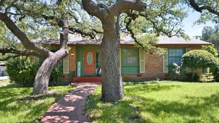 325 E Rainey St, Mason, TX 76856 - #3