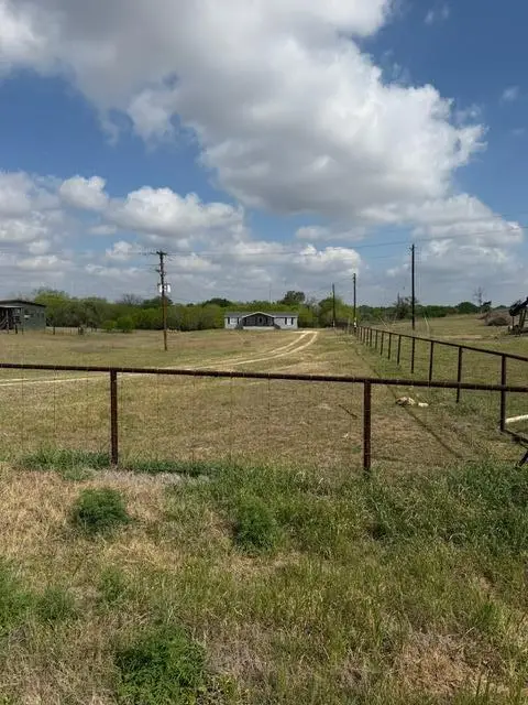 1235 Hoover St, Luling, TX 78648 - #1