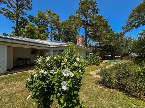 407 4th Ave, Smithville, TX 78957