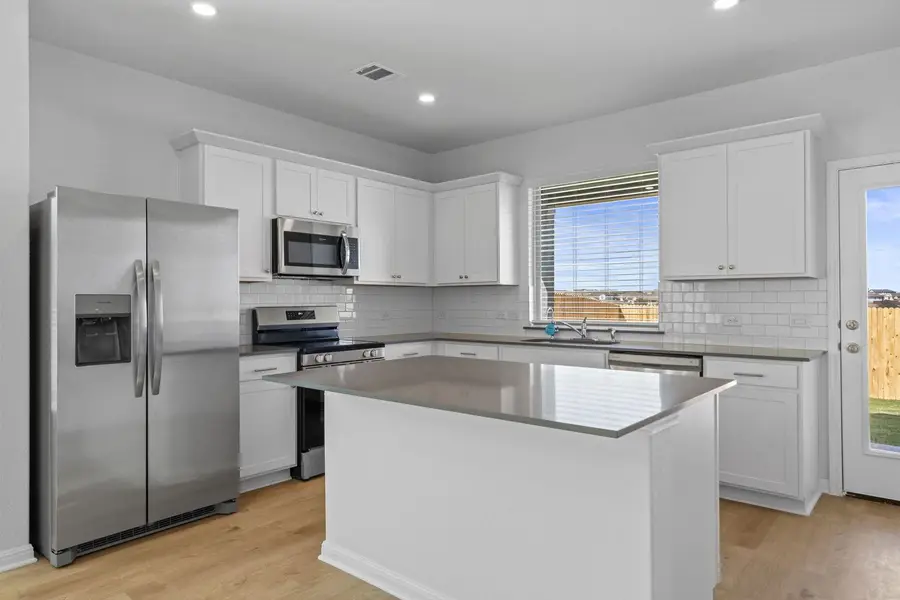 137 Hatari Trl, Jarrell, TX 76537 - Image #3