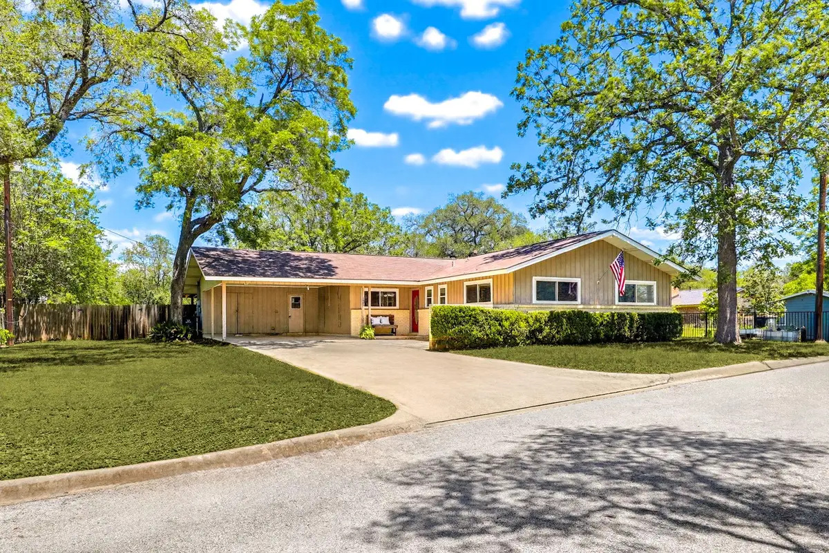 125 Glendale St, Luling, TX 78648 - #1