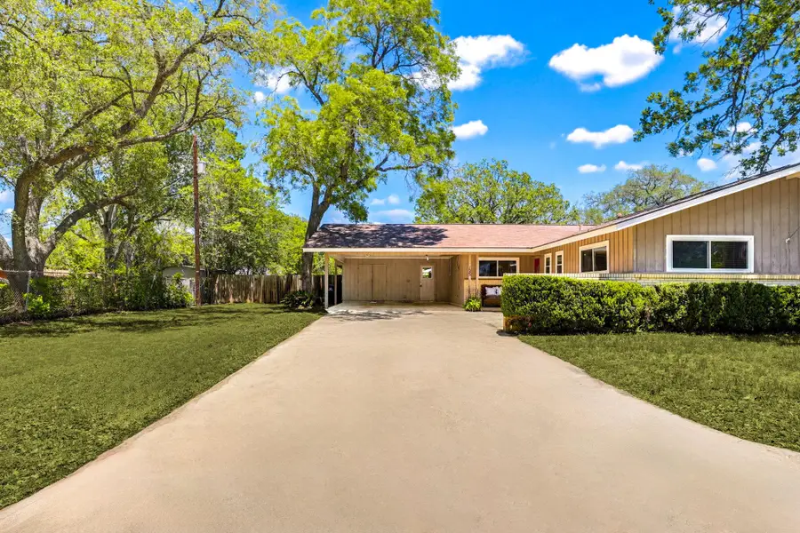 125 Glendale St, Luling, TX 78648 - #2