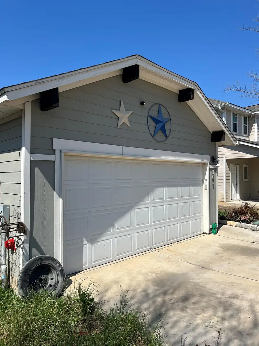 587 Twisted Oaks Ln, Buda, TX 78610 - #2