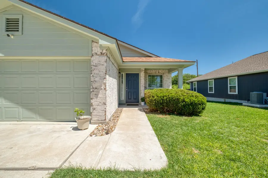 174 Falcon Dr, Luling, TX 78648 - #3