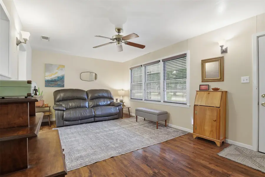 306 Erie Ave, Rockdale, TX 76567 - #3