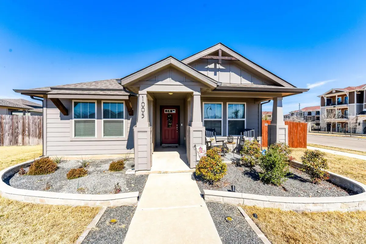 1005 Main St, Hutto, TX 78634 - #1