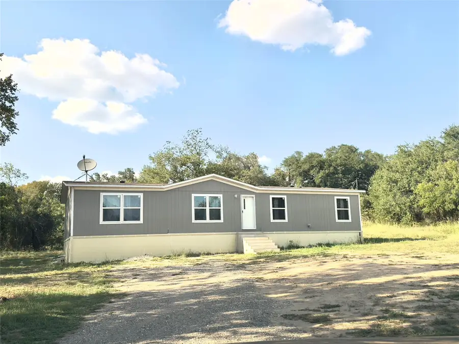1869 Young Ln, Lockhart, TX 78644 - Image #2