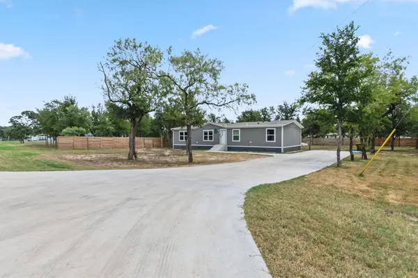 284 Gato Rd, Cedar Creek, TX 78612