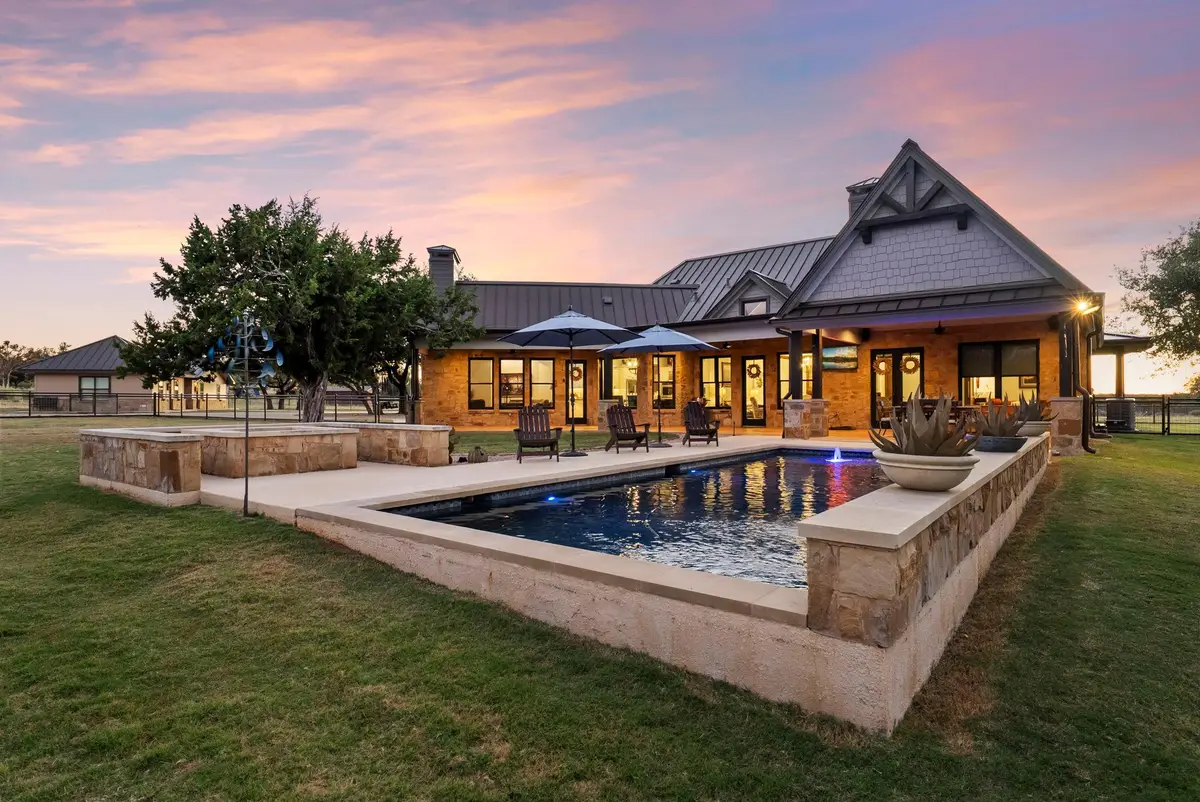 901 Crown Ln, Burnet, TX 78611 - #1