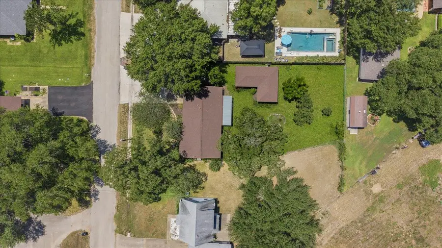 1415 Ne Whitehead St, Smithville, TX 78957 - #2