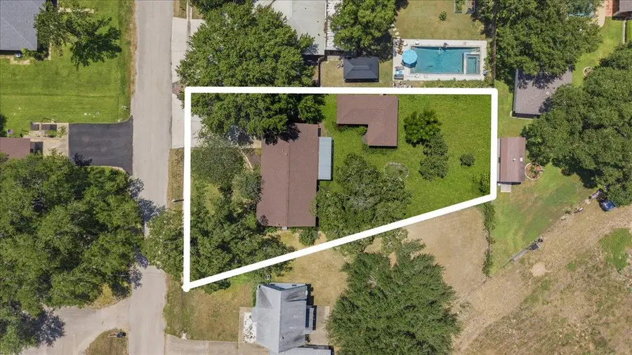 1415 Ne Whitehead St, Smithville, TX 78957 - #3