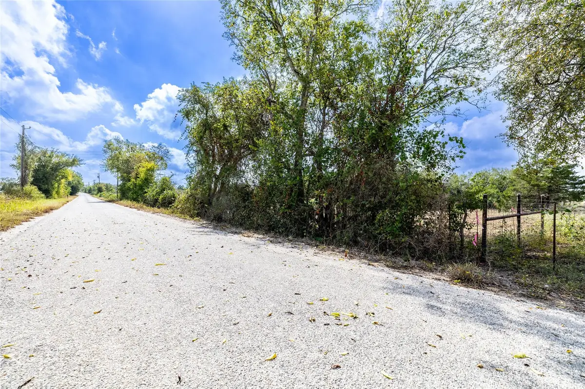 287 Sunset Trl, Luling, TX 78648 - #1