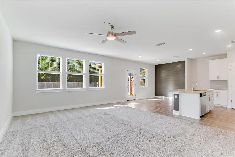 525 Longmount Cv, Liberty Hill, TX 78642 - Image #3