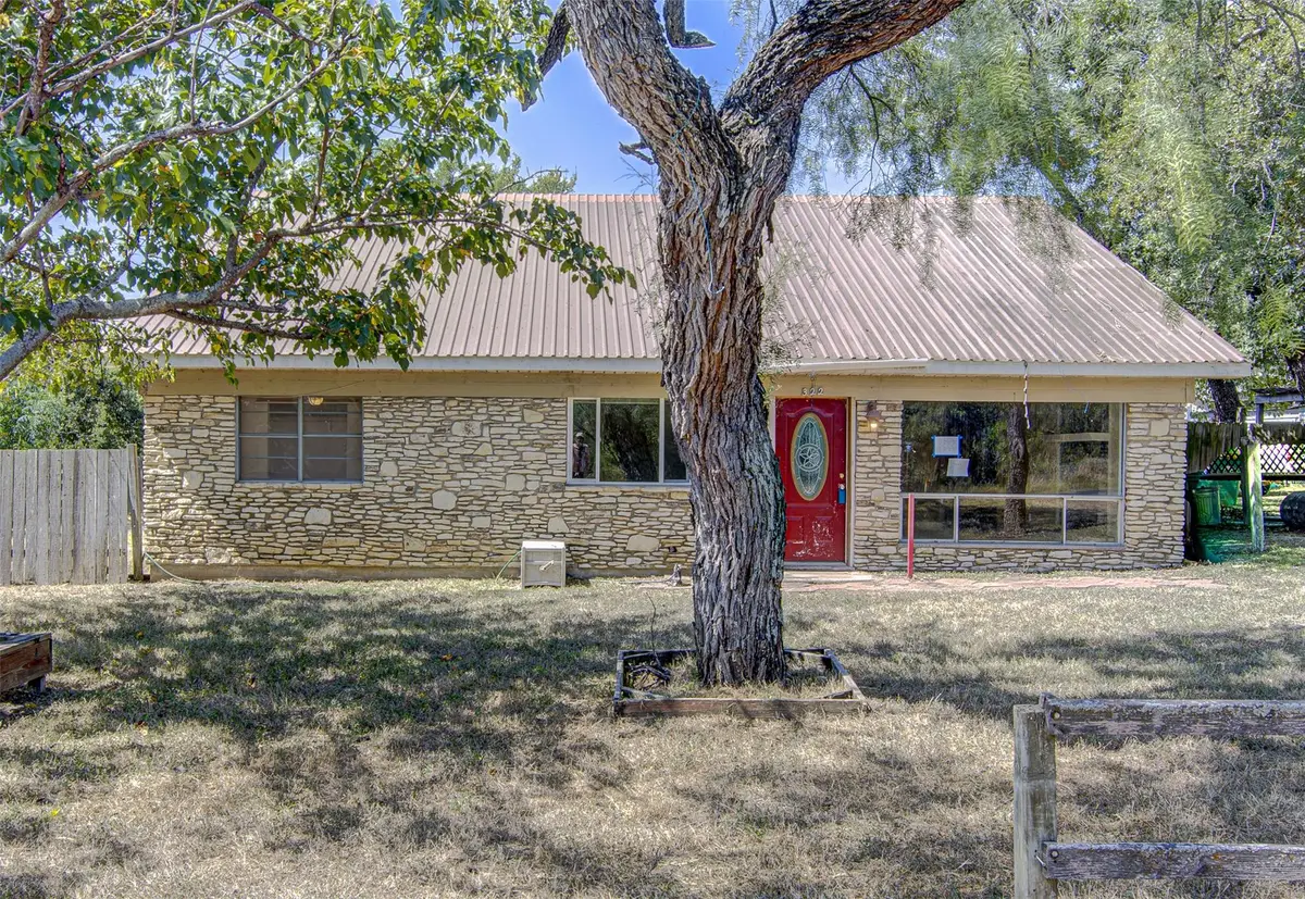 322 E Castleshoals Dr, Granite Shoals, TX 78654 - #1