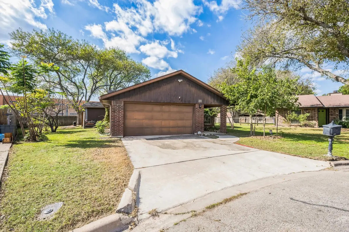 811 Ross Cir, Lockhart, TX 78644 - Image #1
