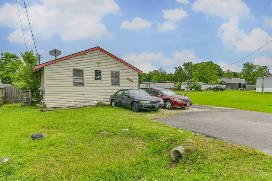 639 E Saint Charles Dr, Crosby, TX 77532 - #3