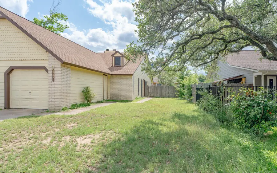 8703 Clearbrook Trl, Austin, TX 78729 - Image #2